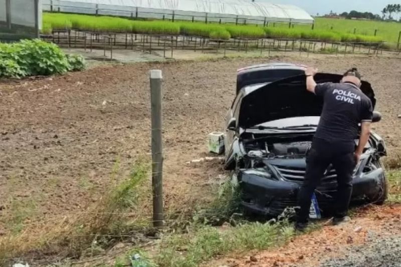 Ao sair de plantão, delegado da PC perde o controle do carro e sofre acidente em Coruripe