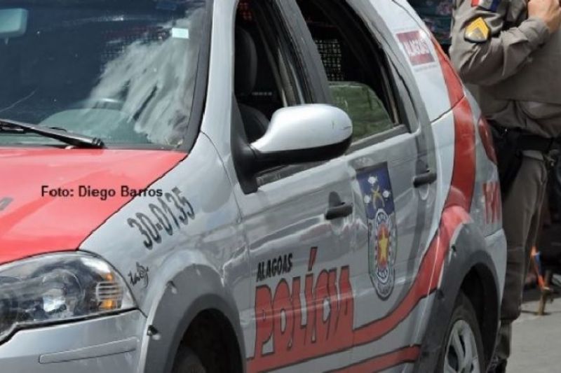 Mãe e filho são levados para delegacia após discutirem e trocarem socos em Piranhas