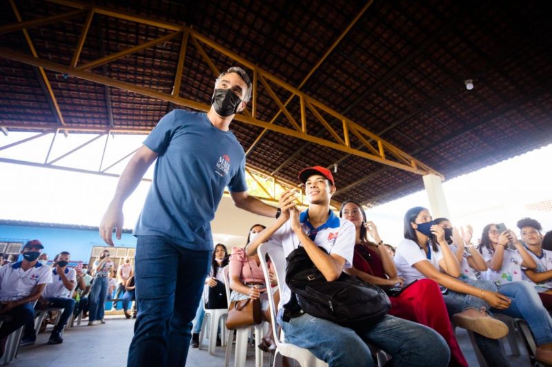 Deputados aprovam R$ 100 por aluno e Cartão Escola 10 entra em vigor em 2022