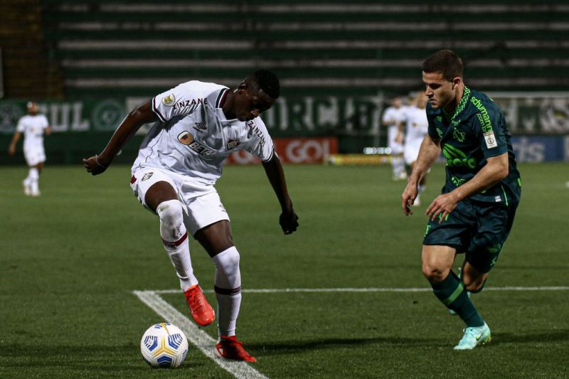 Fluminense recebe Chapecoense em busca de vaga na Libertadores
