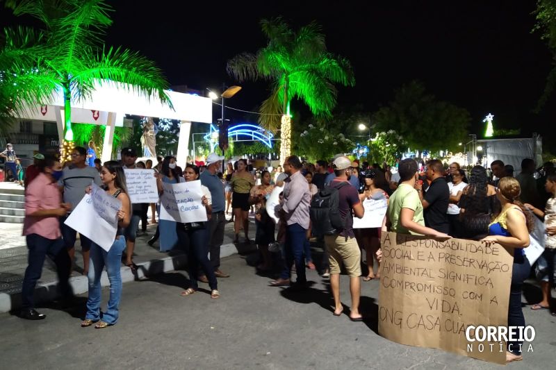 VÍDEO: população protesta contra mau cheiro de peixes mortos em lagoa poluída em Tapera