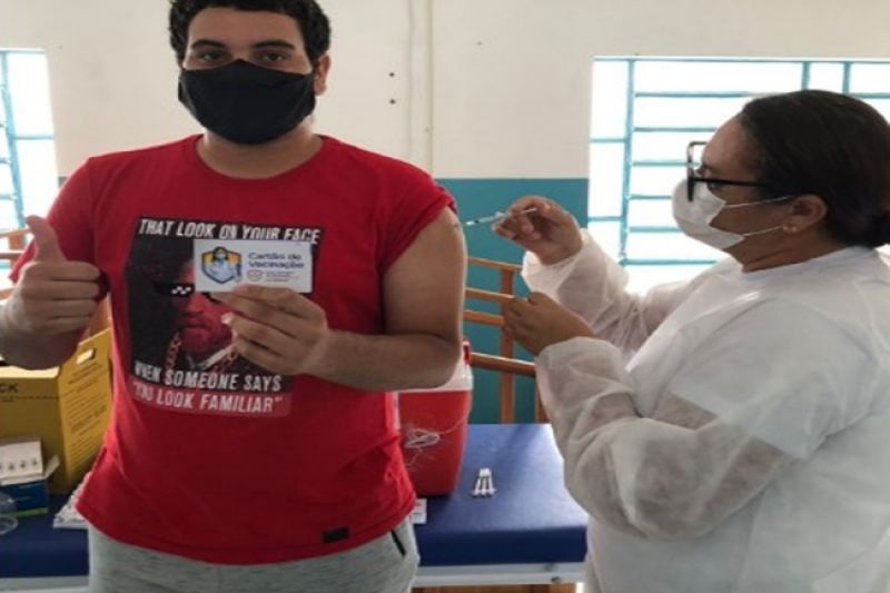 Delmiro Gouveia começa a aplicar dose de reforço contra Covid-19 para maiores de 18 anos