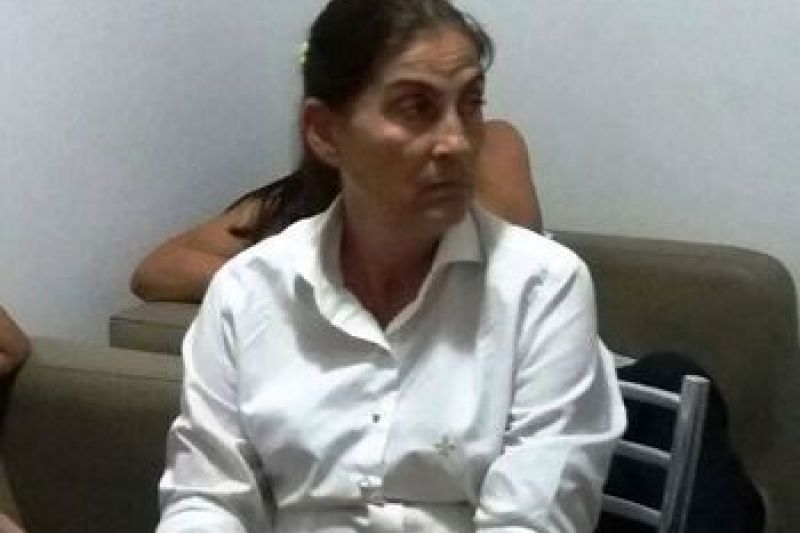 Viúva de Neguinho Boiadeiro é levada para delegacia após ser flagrada com armas em carro