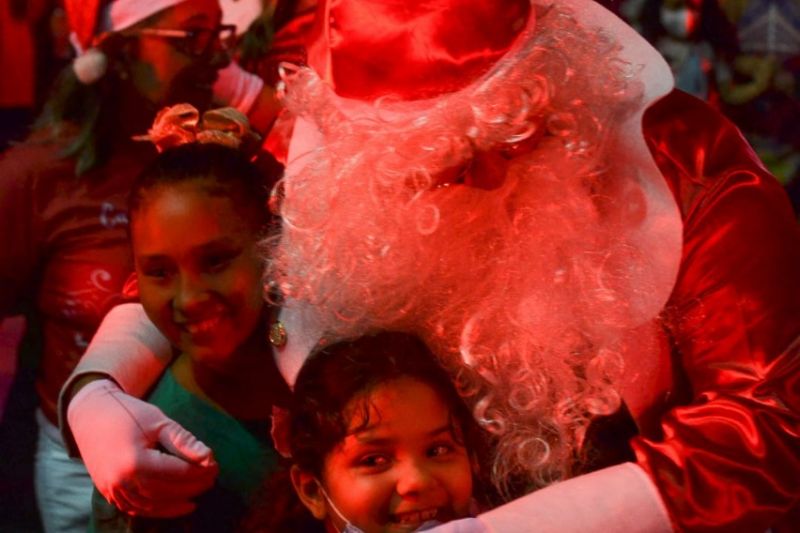 Chegada do Papai Noel e Cantata de Natal emocionam os delmirenses