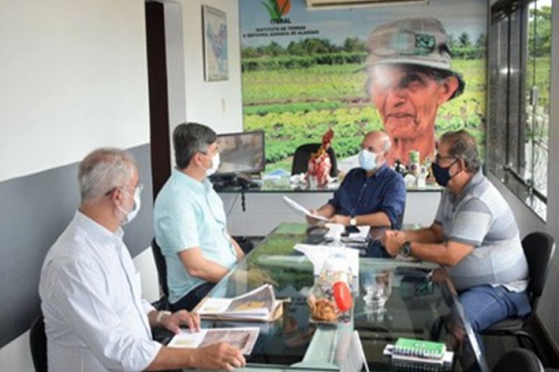 Iteral e Secretaria de Meio Ambiente de Delmiro discutem implantação de Parque Municipal