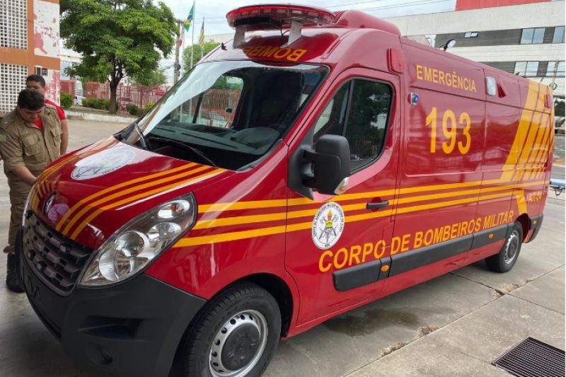 Casal fica ferido após motocicleta em que estavam colidir com cerca em Água Branca