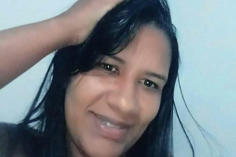 Mulher é assassinada a facadas e marido é principal suspeito em Santana do Ipanema
