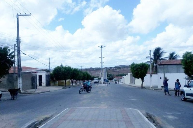Homem invade chácara e atira contra duas pessoas durante festa de batizado em Inhapi