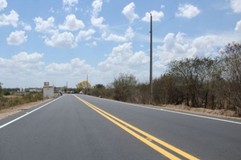 Homem fica gravemente ferido após sobrar em curva e bater em árvore em Água Branca