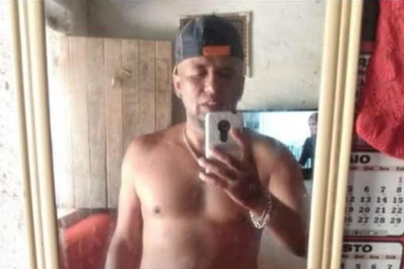 Ocupantes de carro matam homem com vários tiros após pedirem água na casa dele em Inhapi