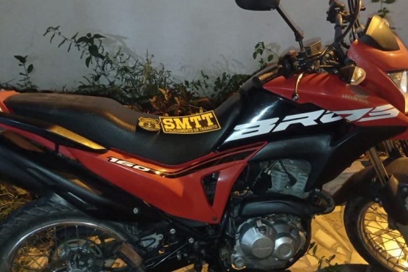 Motocicleta abandonada em estrada rural de Delmiro é recuperada após denúncia anônima