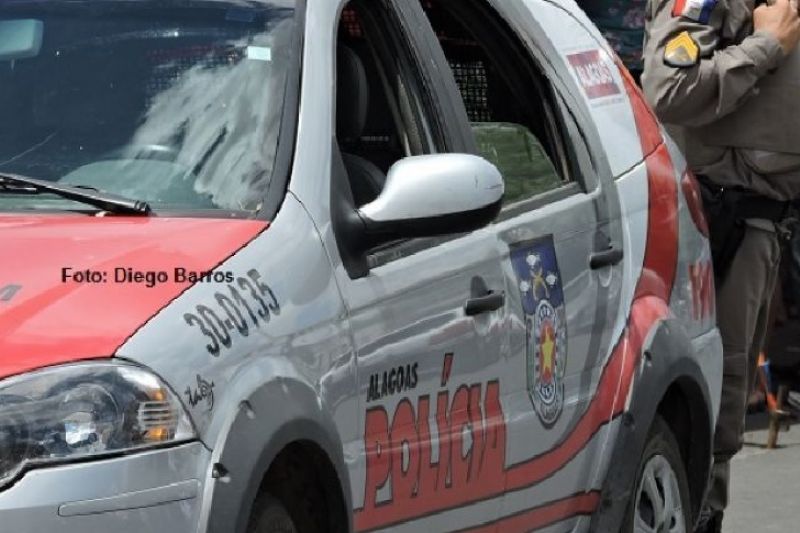 Dupla em motocicleta é presa após ser flagrada com sacola com cocaína em Delmiro Gouveia