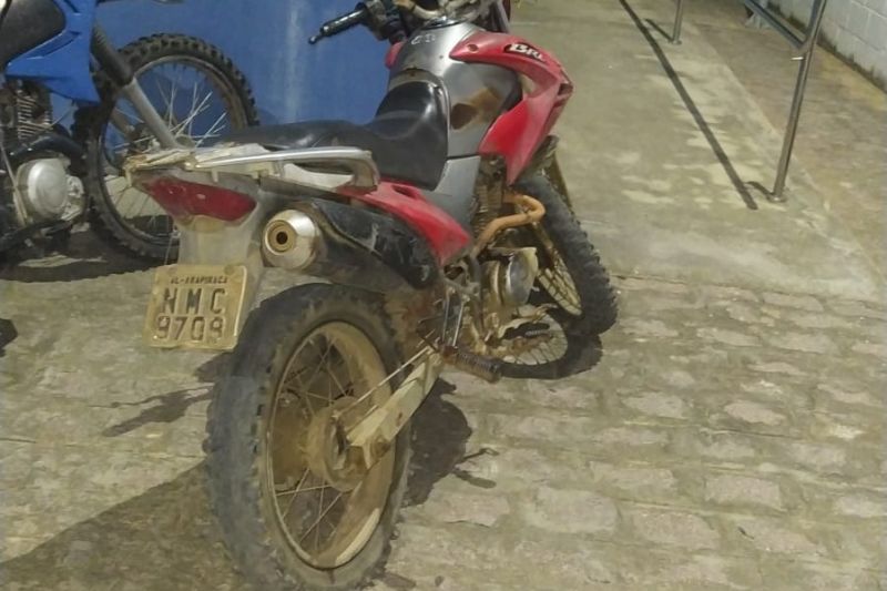 Homem é preso conduzindo motocicleta com placa adulterada em Major Izidoro
