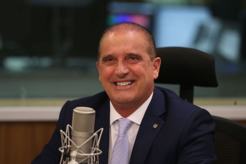 Geração nem-nem e idosos terão oportunidade de emprego, diz ministro
