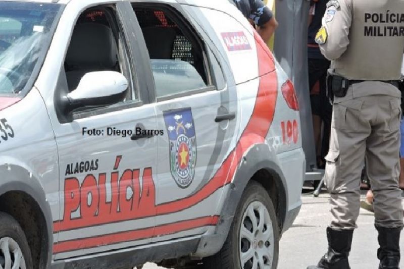 Homem atira em portão de bar e foge da polícia em moto com chassi raspado em Água Branca