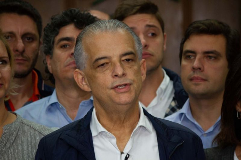 SB aguarda pesquisa para definir federação com PT