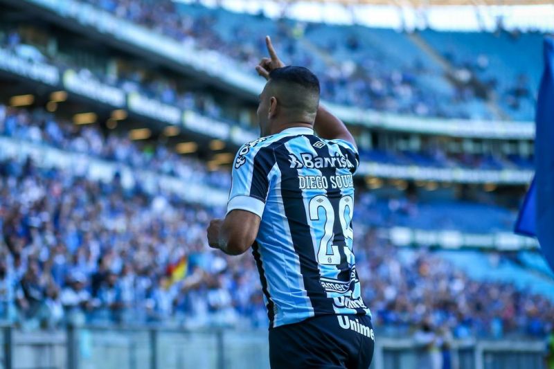Grêmio goleia São Luiz por 4 a 0 na estreia do técnico Roger Machado