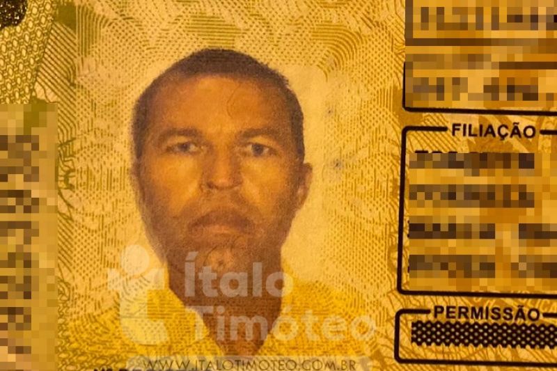 Dupla em moto atira na nuca e mata homem sentado em calçada em Água Branca