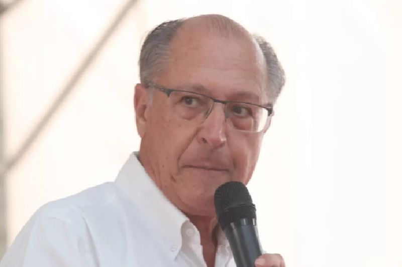 Prestes a selar chapa com Lula, Alckmin vai se encontrar com PSB