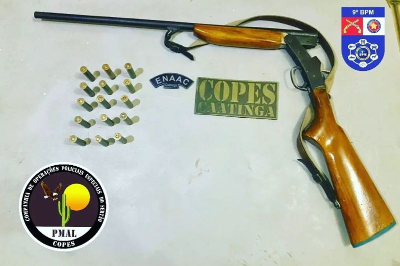 Guarnições da Copes-Caatinga prendem homem flagrado com espingarda e munições em Inhapi