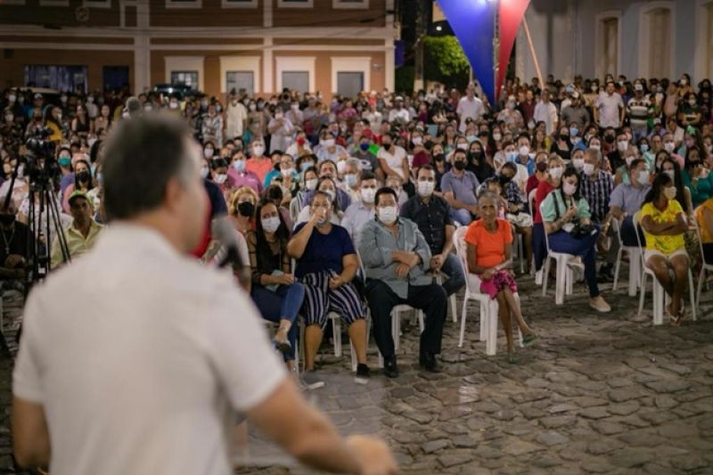 Governo de Alagoas inaugura seis quilômetros de vias urbanas em visita a Água Branca