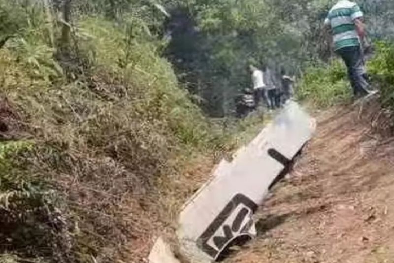 Câmera registra momento da queda de avião na China, ocorrido agora pela manhã