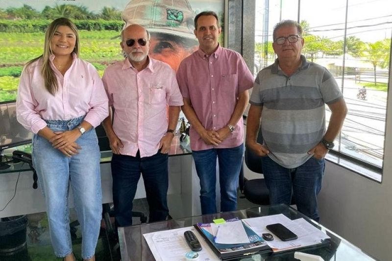 Prefeita Jeane Moura participa de reunião no ITERAL para revisão de limites territoriais