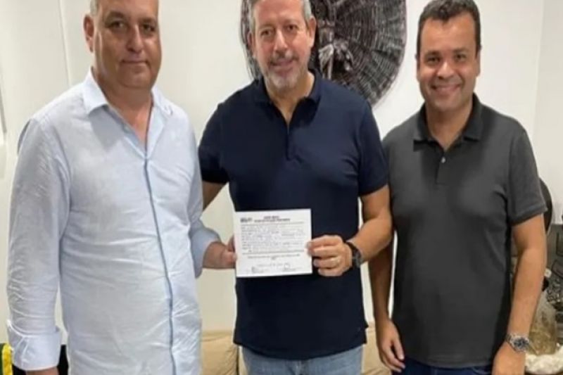 Ao lado de Arthur Lira, Alfredo Gaspar registra filiação no União Brasil