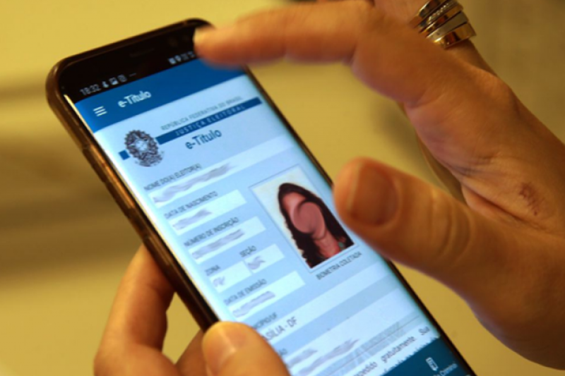 Após ação  de artistas na web, jovens começam a emitir título de eleitor