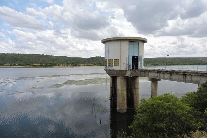 Casal faz manobras operacionais para abastecer 18 cidades da Bacia Leiteira