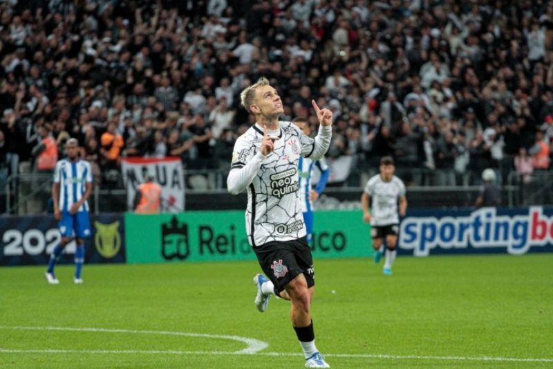 Corinthians bate Avaí e segue com 100% de aproveitamento no Brasileiro