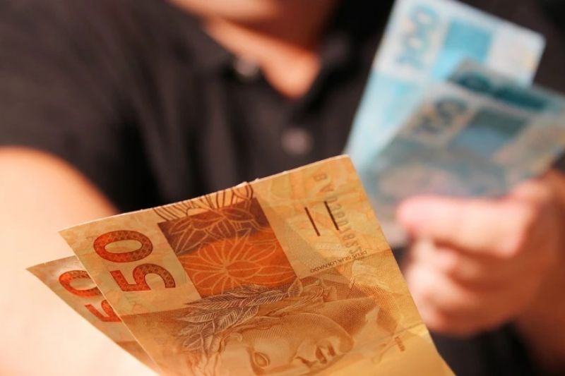 Governo propõe salário mínimo de R$ 1.294 para 2023, sem aumento acima da inflação