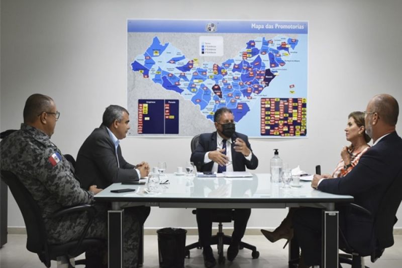 Ministério Público vai buscar com municípios solução para superlotação de corpos no IML