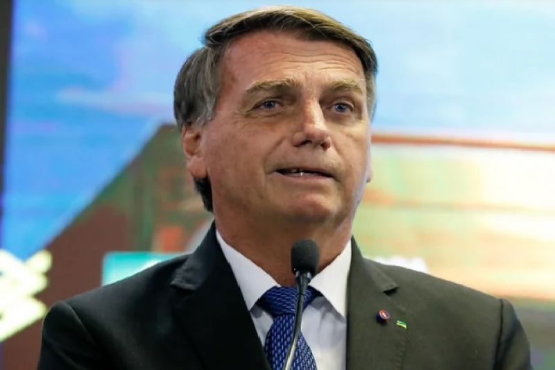 Bolsonaro critica Mais Médicos no lançamento de novo programa