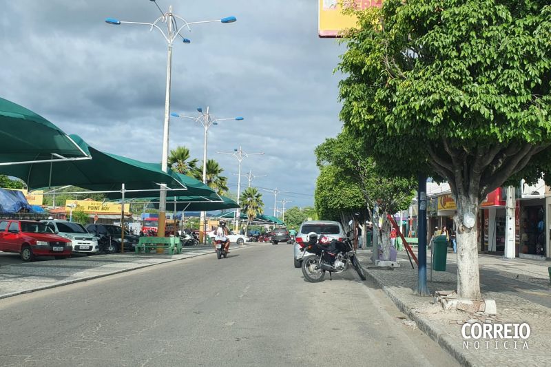 Polícia prende dupla suspeita de praticar vários roubos em Delmiro Gouveia