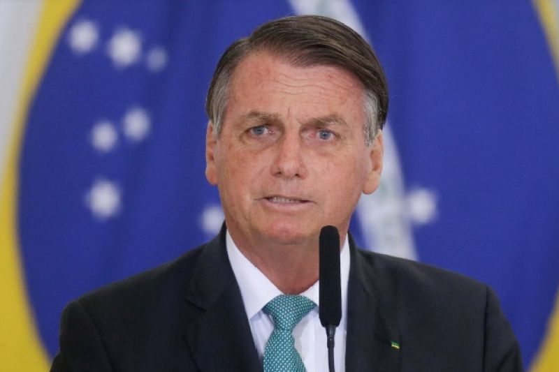 Bolsonaro faz aceno a policiais e pede para ministro dobrar novas vagas para PF e PRF