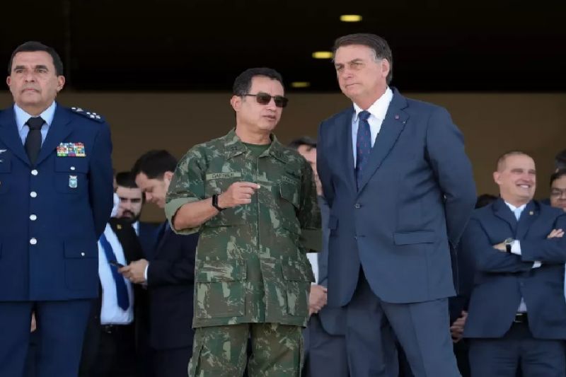 Generais da ativa sinalizam a Lula que não apoiarão 'loucuras' de Bolsonaro