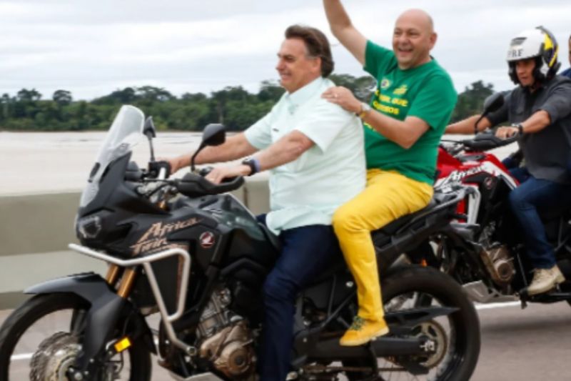 Bolsonaro acumula ao menos 11 infrações gravíssimas de trânsito, mas não é multado