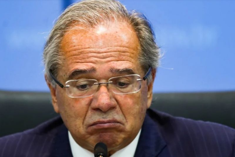 Guedes diz que Covid e guerra são responsáveis pela falta de aumento do salário mínimo