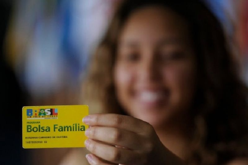 Lula planeja novo Bolsa Família com bônus para mães negras