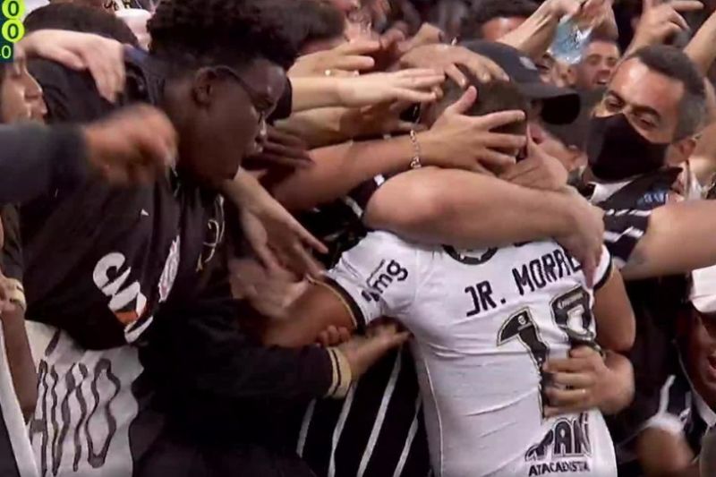 Imprevisível, Corinthians de Vítor Pereira mostra nova faceta