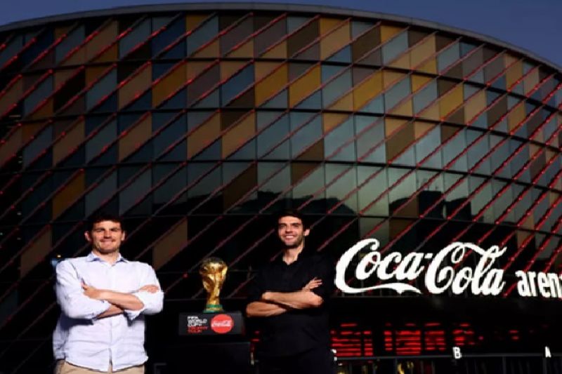 Com Casillas e Kaká, Fifa dá início ao tour da taça da Copa do Mundo