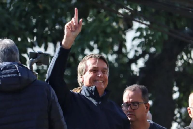 ‘Só Deus me tira daquela cadeira’, afirma Bolsonaro na Marcha para Jesus