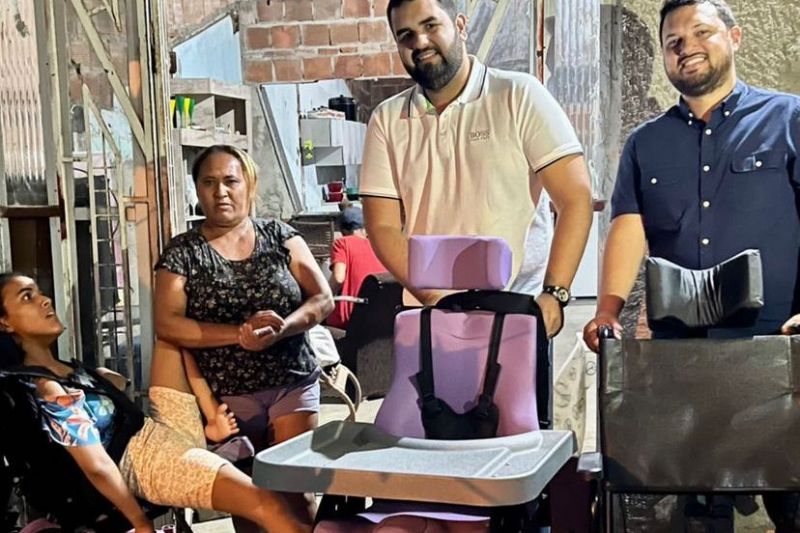 Piranhas: Prefeitura inicia entrega de cadeira de rodas e banho para comunidade
