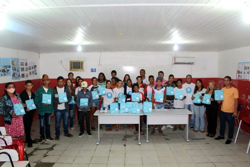 Saúde e Educação realizam entrega de óculos a alunos da Escola Antenor Serpa