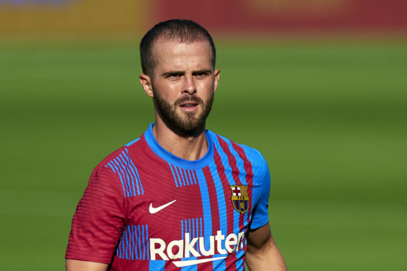 Barcelona pode incluir Miralem Pjanic em negócio por Koulibaly