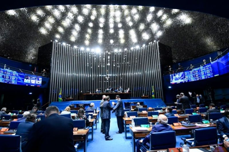 Senado aprova projeto que devolve R$ 50 bilhões aos consumidores em conta de energia