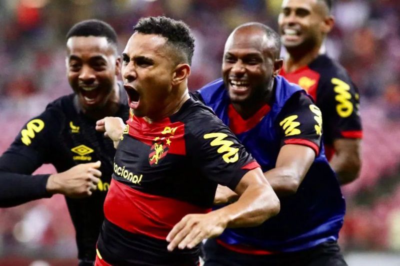 Sport arranca vitória de virada para assumir vice-liderança