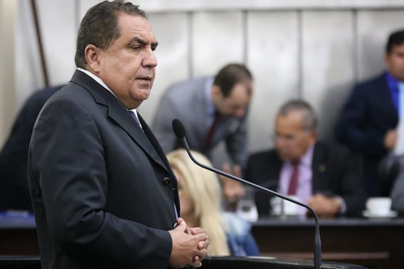 Em sessão quente, Inácio Loiola desafia Rodrigo Cunha na Assembleia Legislativa