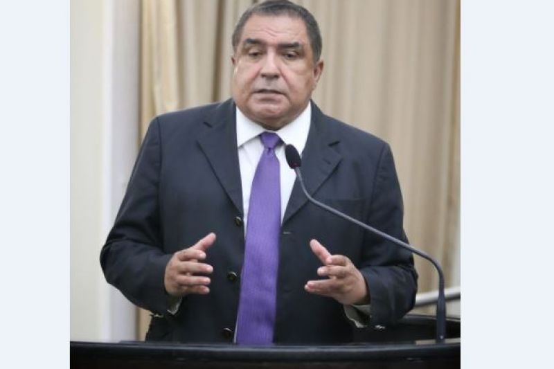 Canal do Sertão vira embate na Assembleia e deputado desafia senador para debate